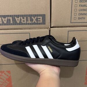 B75807 9M- Adidas Samba Black and White (no box)